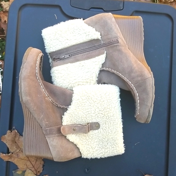 Eddie Bauer Suede - Shearling Wedge Boot   8 - Picture 4 of 6